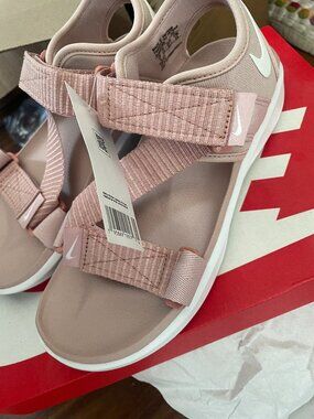 New With Box  Nike sandal -6 size